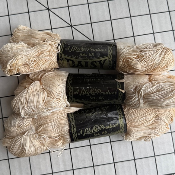 Lot/9 Vintage Daisy Lily Mercerized Crochet Cotton No 20 400 Yards White Thread - Picture 6 of 7